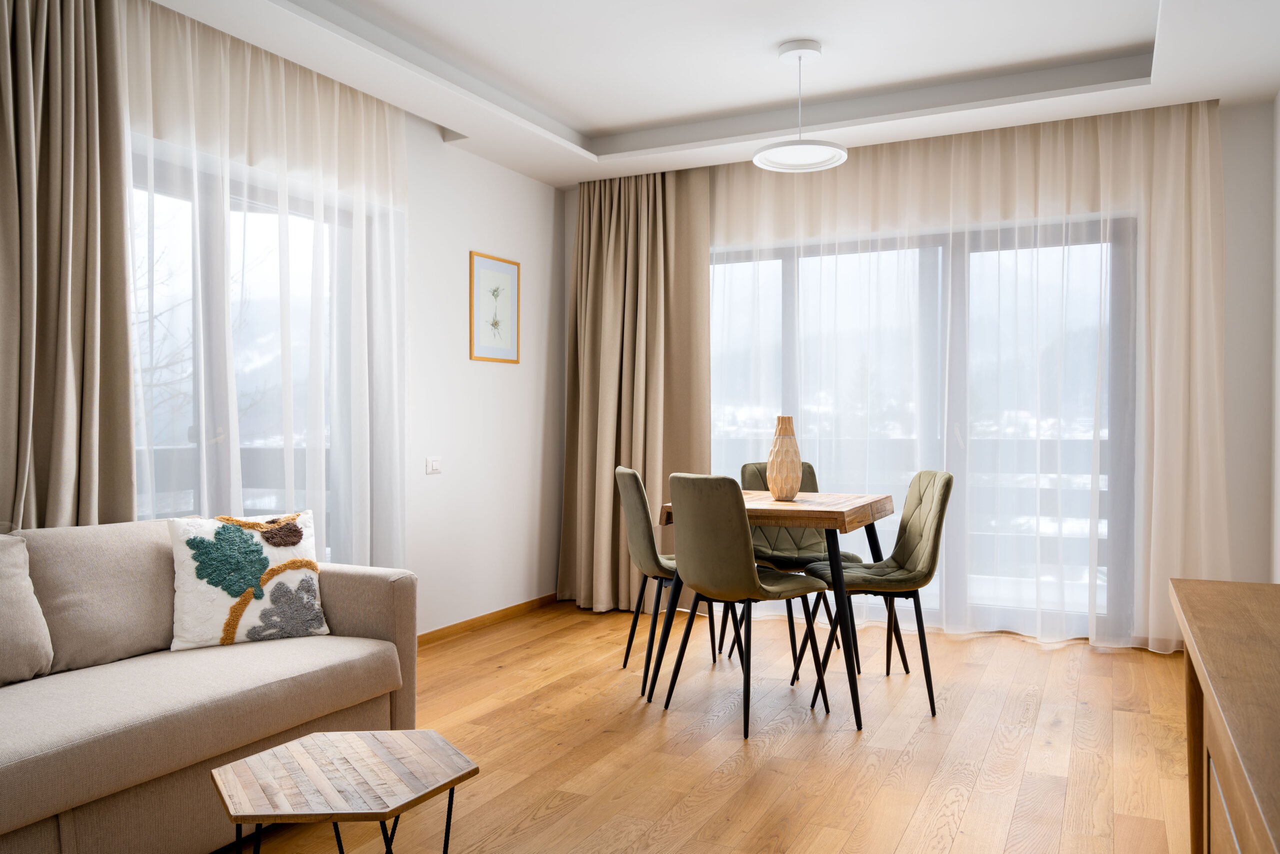 Camera 31 – [Floare-de-colț] (1)